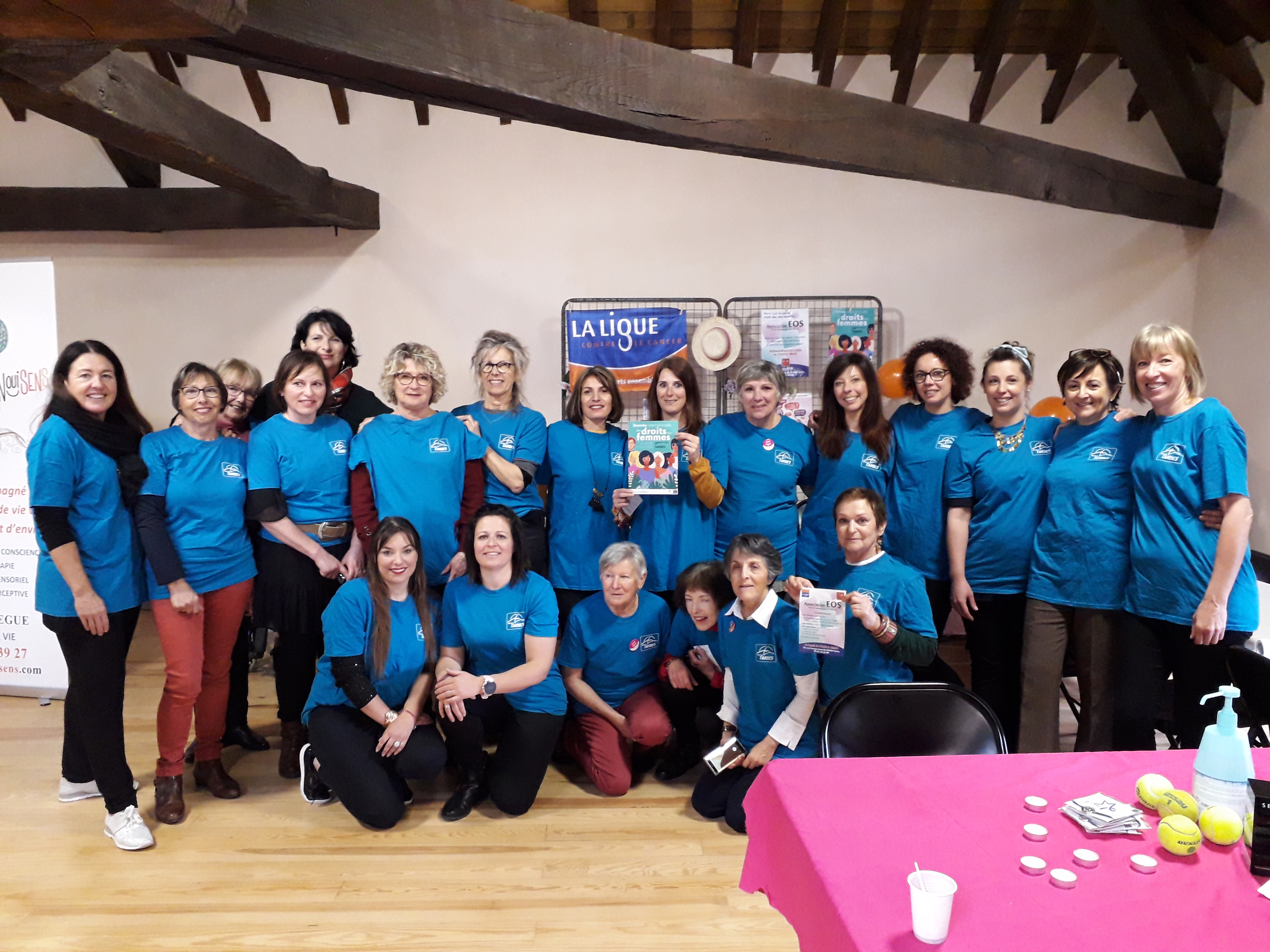 LA JOURNEE DE LA FEMME AVEC L'ECOLE JOFFRE Karine MONCLA La journée du 8 mars s'est déroulée autour d'un atelier "Bien être" sur TARBES avec notre groupe de SOCIO-ESTHETICIENNE